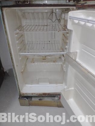 SINGER Fridge